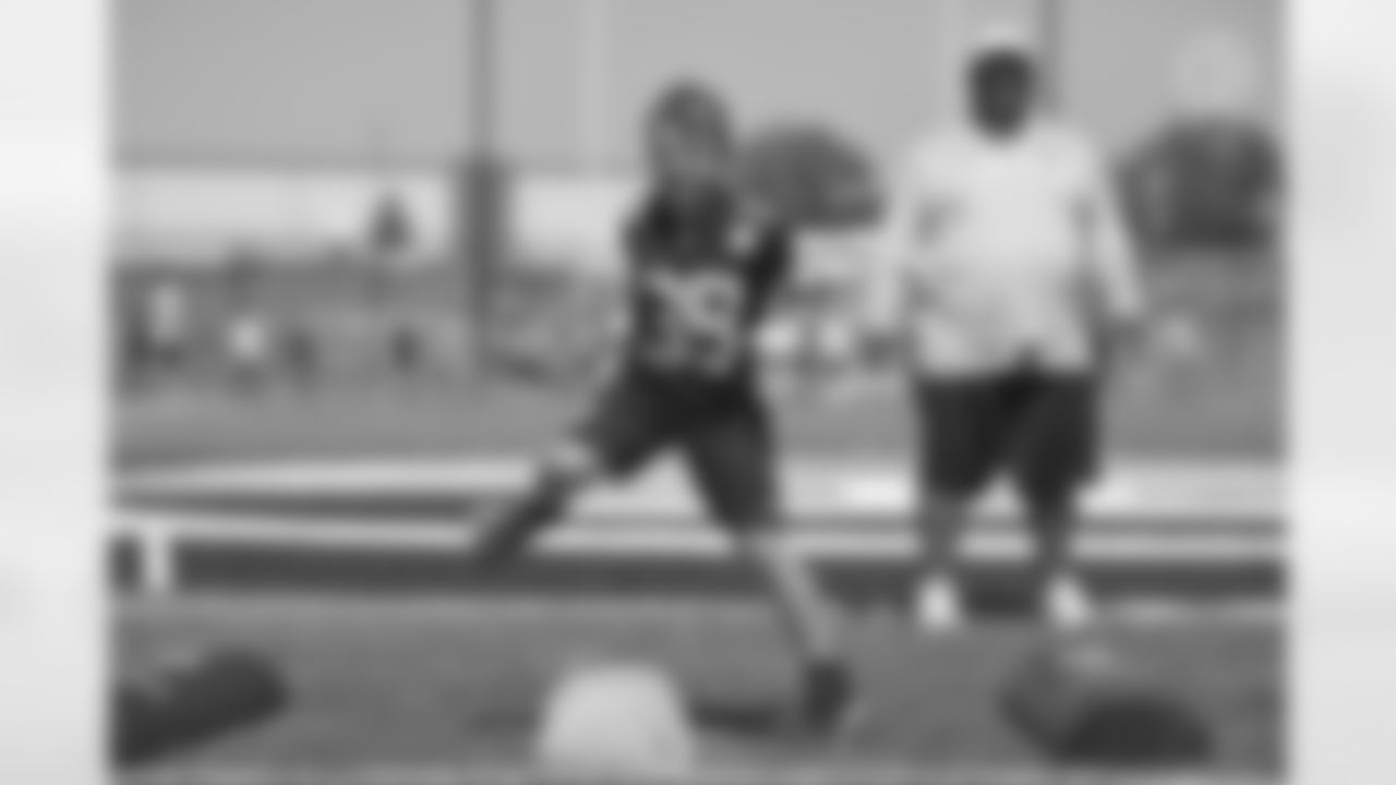 The Steelers host a 2021 Youth Football Camp at Highlands Sports Complex Monday, June 28, 2021 in Triadelphia, WV. (Caitlyn Epes / Pittsburgh Steelers)