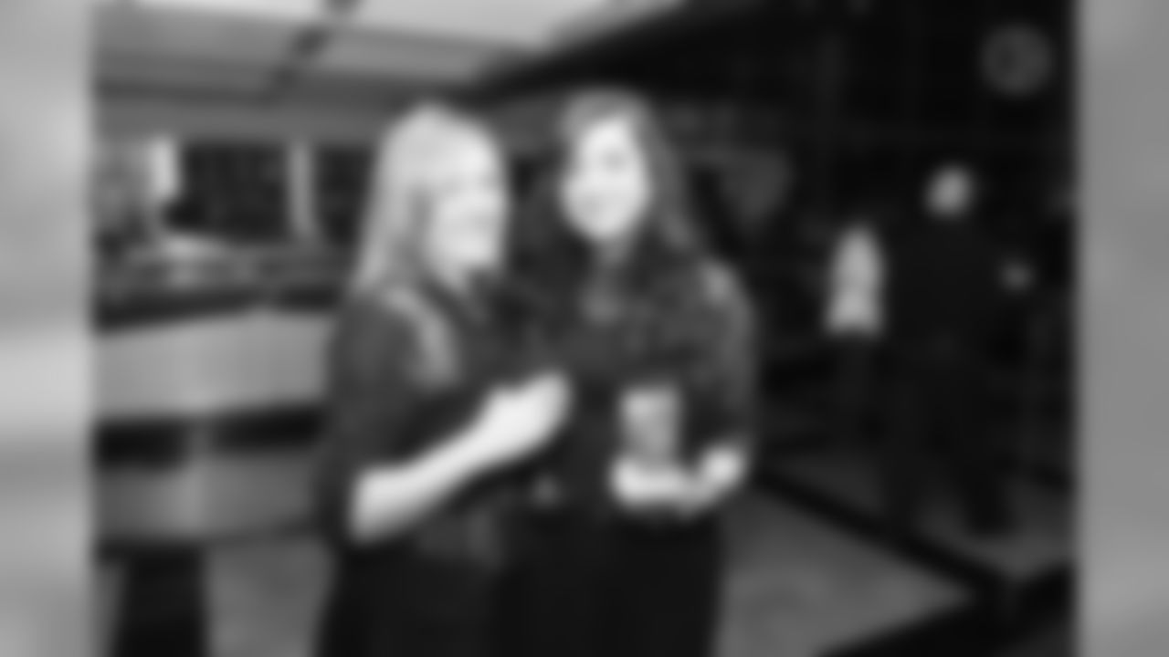 2019_AlumniDinner_1109rm_00048