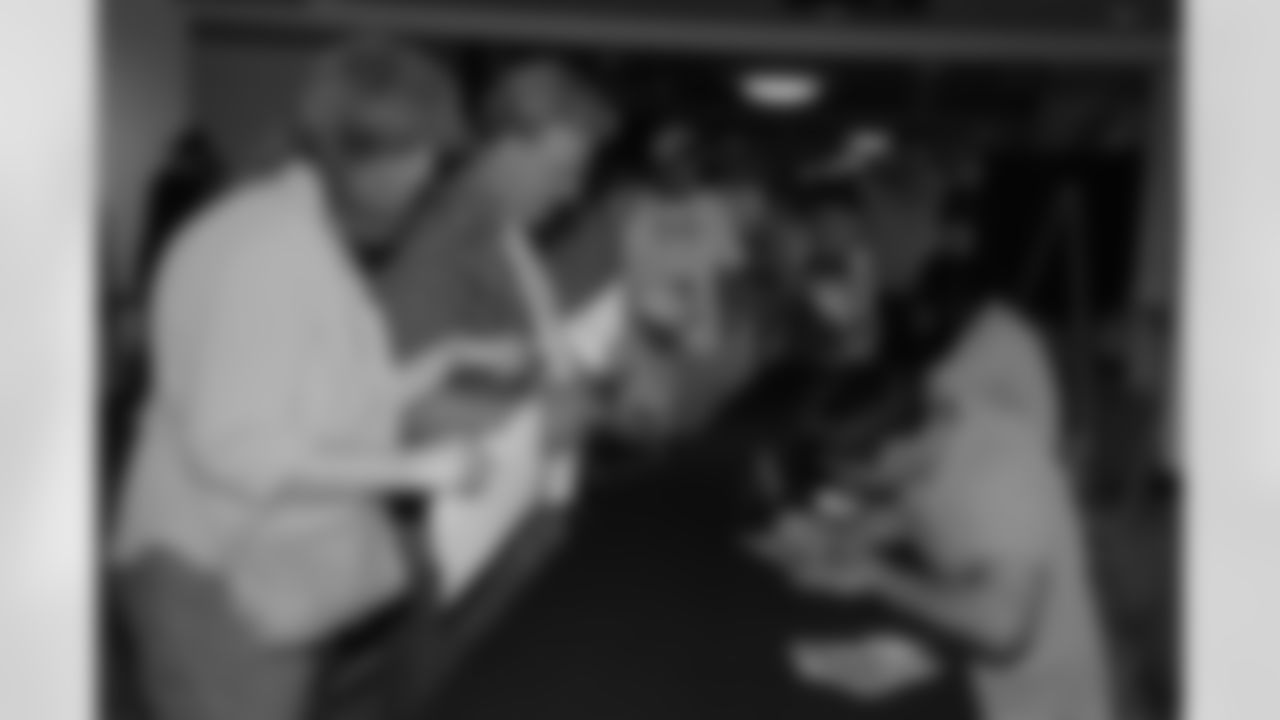 08_DraftDay_HeinzField_dh_575