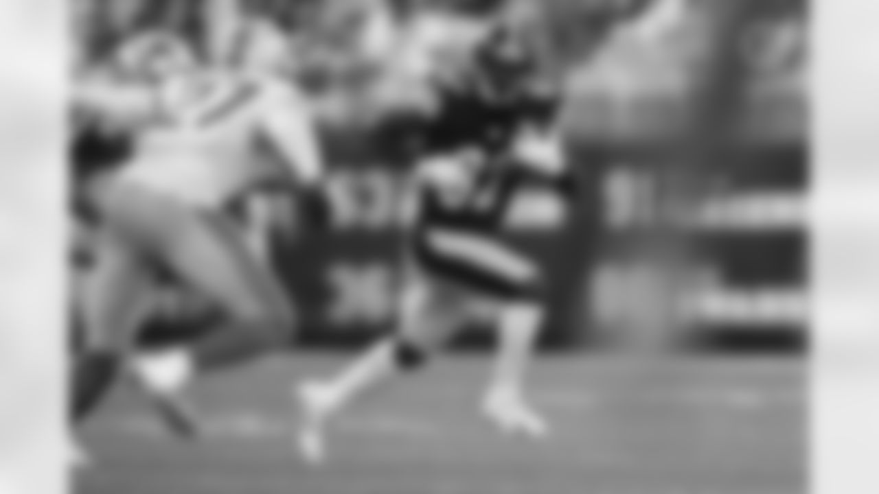 Pittsburgh Steelers wide receiver Steven Sims (82) during a preseason game between the Pittsburgh Steelers and the Detroit Lions, Sunday, Aug. 28, 2022 in Pittsburgh, PA. The Steelers beat the Lions 19-9. ](Karl Roser / Pittsburgh Steelers)