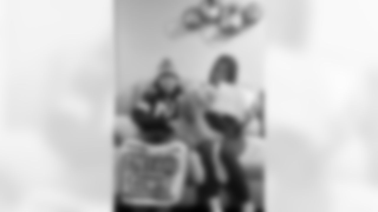 SNUTraditions_HereWeGoSigns_Jan142022356PM_Zhang_Vinny_97494590_A496CDBA084944A9BF14C1577D3584D7.jpeg_97494590_A496CDBA084944A9BF14C1577D3584D7