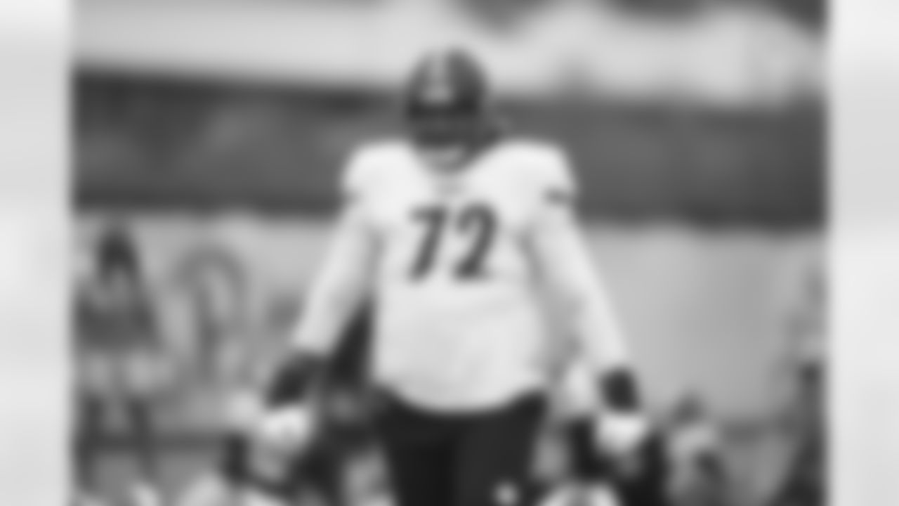 Pittsburgh Steelers offensive tackle Zach Banner (72) during practice at the UPMC Rooney Sports Complex preparing for a Week 15 matchup against the Tennessee Titans, Wednesday, Dec. 15, 2021 in Pittsburgh, PA. (Karl Roser / Pittsburgh Steelers)