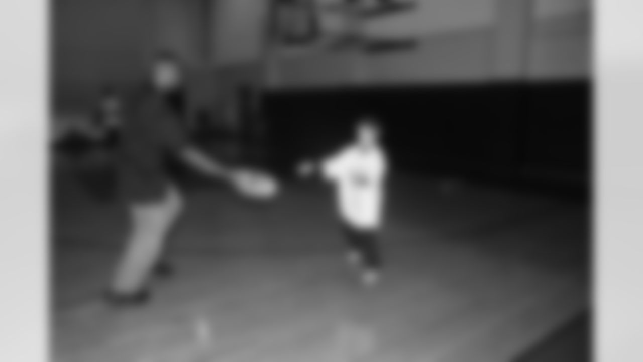 LaMarr Woodley hands off