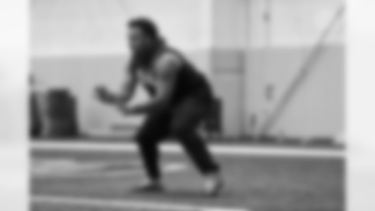Pittsburgh Steelers center Kendrick Green (53) participates in Phase One of the voluntary offseason workout program, Tuesday April 19, 2022 at the UPMC Rooney Sports Complex. (Karl Roser / Pittsburgh Steelers)