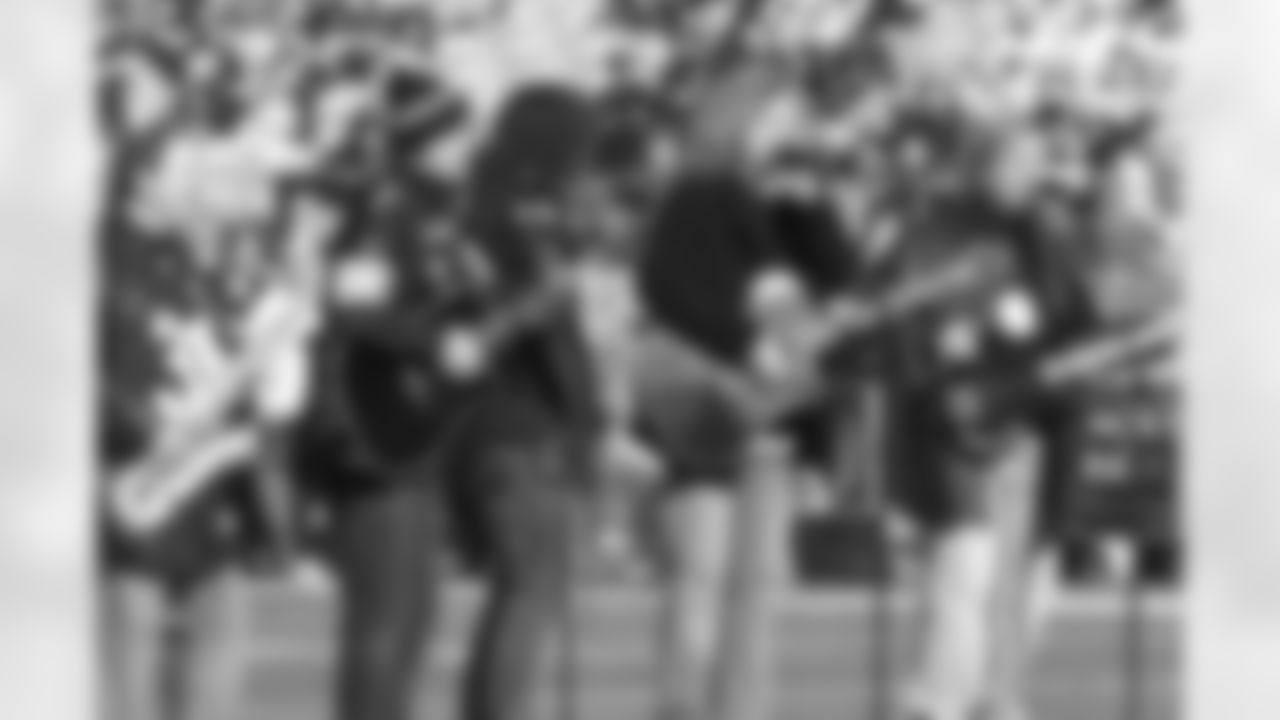 09_BAL2_nationalAnthem