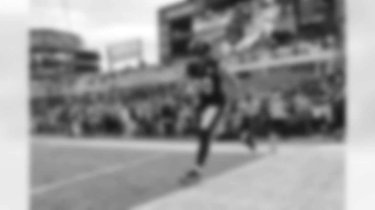 Pittsburgh Steelers linebacker T.J. Watt (90) during a regular season game between the Pittsburgh Steelers and the Baltimore Ravens, Sunday, Oct. 8, 2023 in Pittsburgh, PA. (Karl Roser / Pittsburgh Steelers)