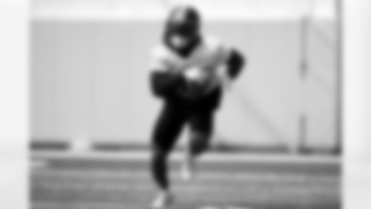 Pittsburgh Steelers wide receiver Steven Sims (82) during practice at the UPMC Rooney Sports Complex preparing for a Week 12 matchup against the Indianapolis Colts, Saturday, Nov. 26, 2022 in Pittsburgh, PA. (Karl Roser / Pittsburgh Steelers)
