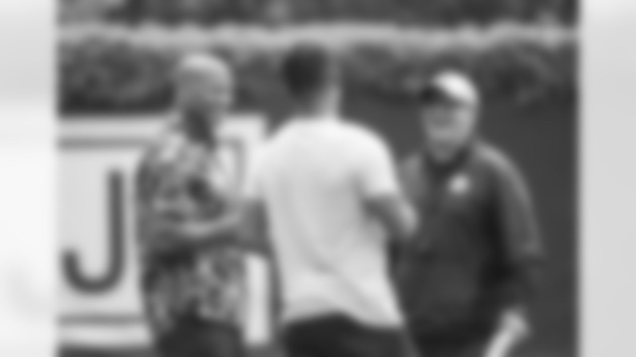 Pittsburgh Steelers Alumni Ryan Shazier and Will Allen during in the Organized Team Activities (OTAs), Thursday June 2, 2022 at the UPMC Rooney Sports Complex. (Abigail Dean / Pittsburgh Steelers)
