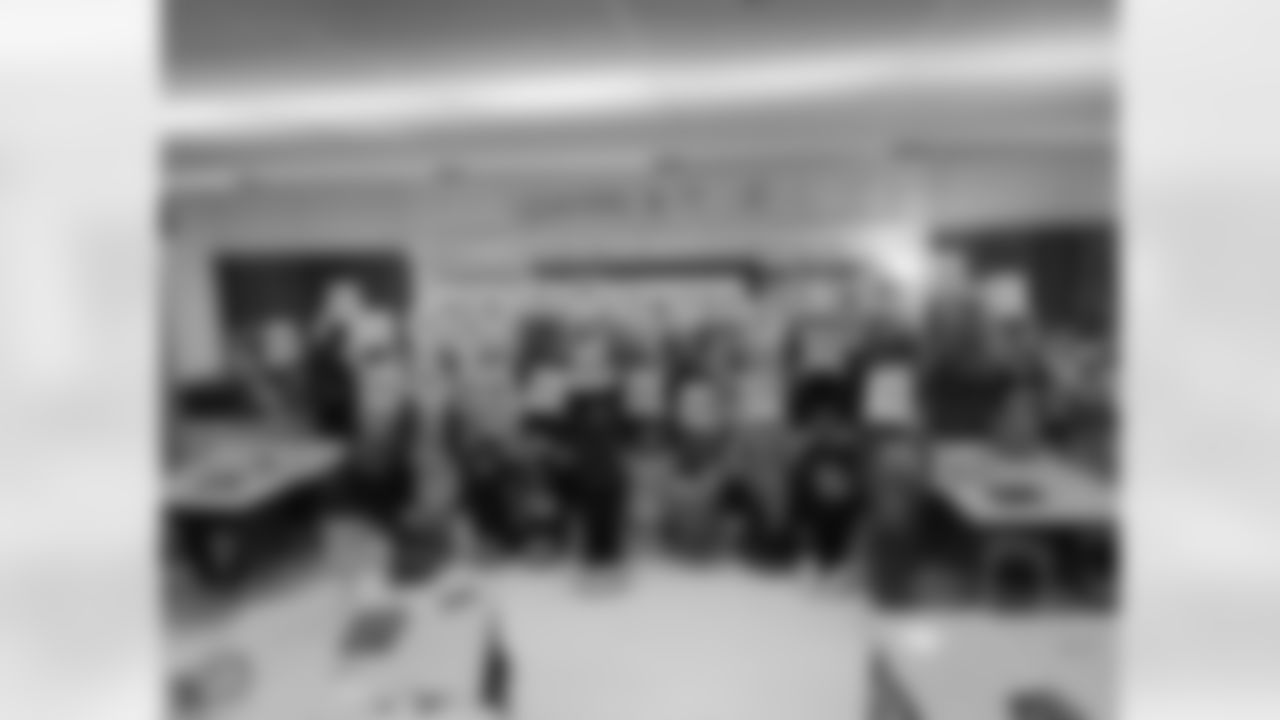 SNUTraditions_HereWeGoSigns_Jan142022321PM_DeMonte_Ally_97494590_F1F367D371784C01AE2CA97E58D4260C.jpeg_97494590_F1F367D371784C01AE2CA97E58D4260C