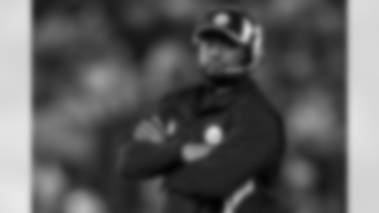 Pittsburgh Steelers coach Mike Tomlin stands on the sideline during the third quarter of an NFL football game against the San Francisco 49ers in San Francisco, Monday, Dec. 19, 2011. (AP Photo/Marcio Jose Sanchez)