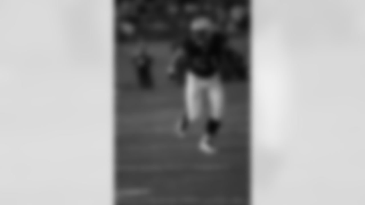 Action shot of linebacker James Farrior #51 during his time with the Pittsburgh Steelers.