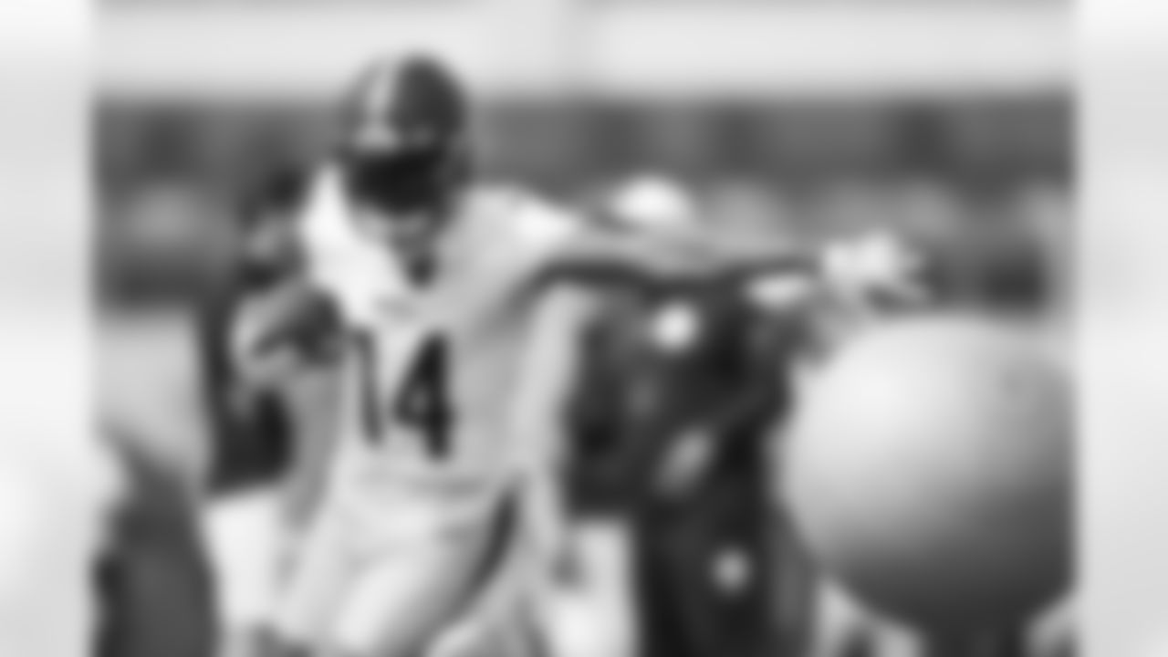 Pittsburgh Steelers wide receiver George Pickens (14) participates in the Organized Team Activities (OTAs), Wednesday May 24, 2023 at the UPMC Rooney Sports Complex. (Karl Roser / Pittsburgh Steelers)