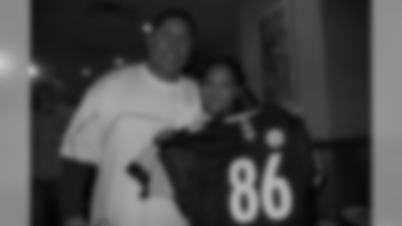 09_Hines_Ward_Helping_Hands
