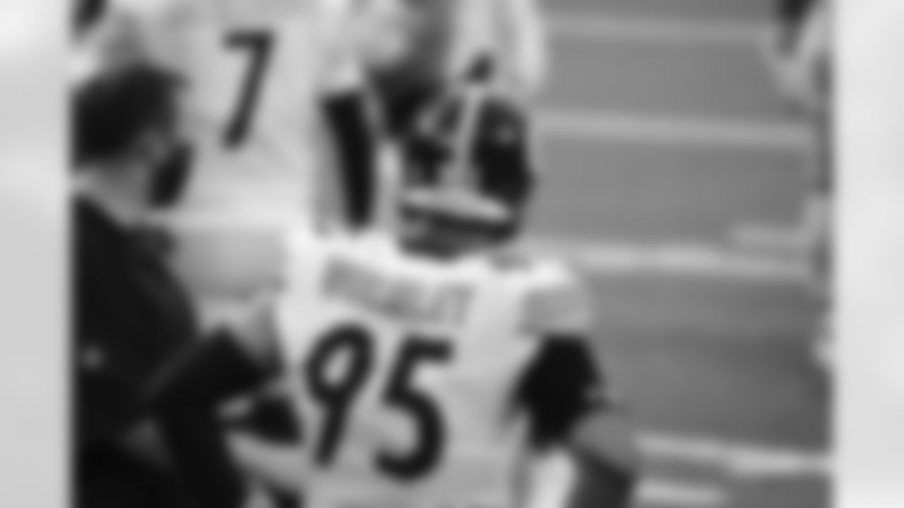 Pittsburgh Steelers nose tackle Chris Wormley (95) warms up before a regular season game between the Pittsburgh Steelers and the New York Giants, Monday, Sept. 14, 2020 in East Rutherford, NJ. (Ben Solomon / Pittsburgh Steelers)