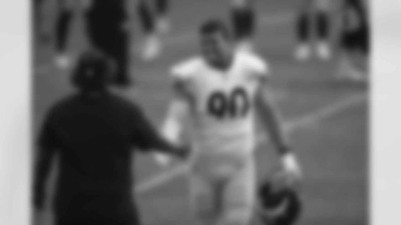 Pittsburgh Steelers linebacker T.J. Watt (90) trains at Heinz Field during the Steelers 2020 Training Camp, Monday, Aug. 22, 2022 in Pittsburgh, PA. (Caitlyn Epes / Pittsburgh Steelers)