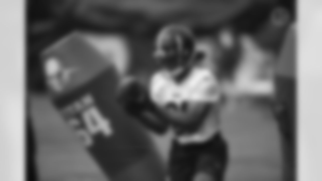 Pittsburgh Steelers running back Najee Harris (22) practices at the UPMC Rooney Sports Complex during rookie minicamp, Sunday, May 16, 2021 in Pittsburgh, PA. (Karl Roser / Pittsburgh Steelers)