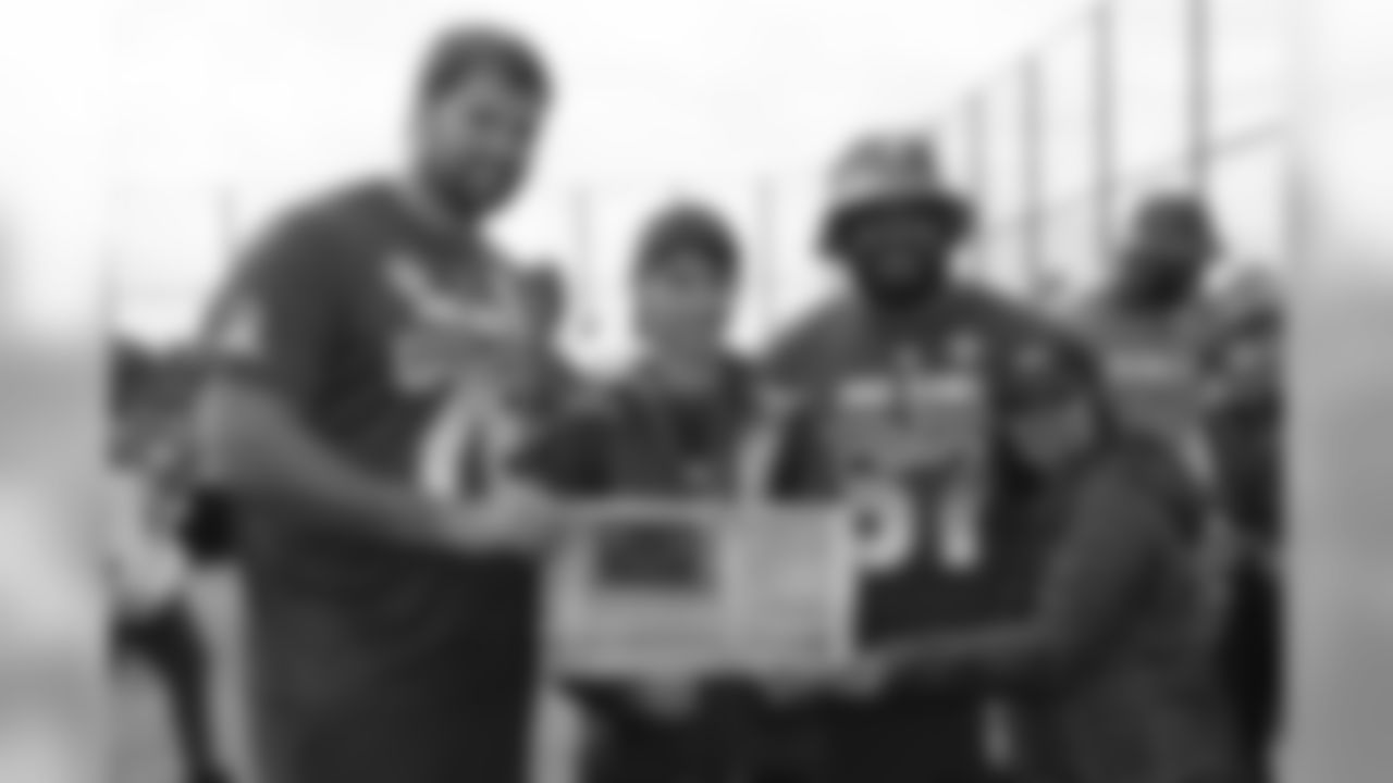 Alejandro Villanueva and Larry Warford