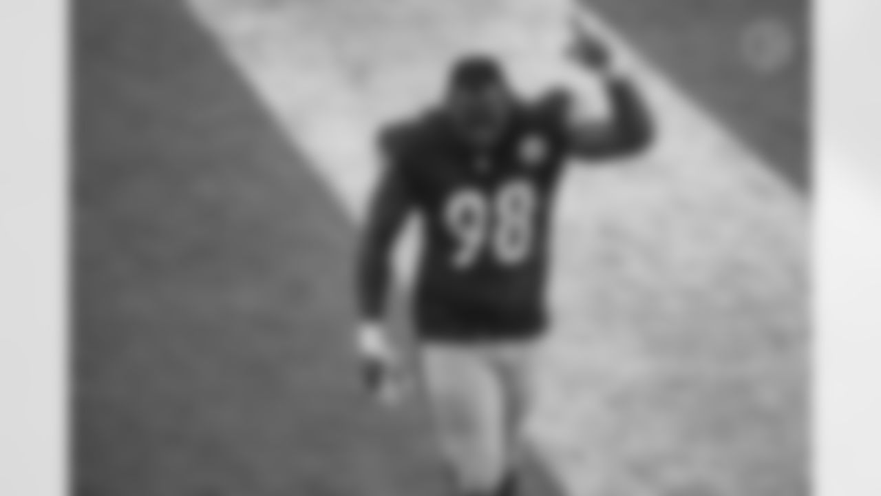 Pittsburgh Steelers linebacker Vince Williams (98) during a regular season game between the Pittsburgh Steelers and the Indianapolis Colts, Sunday, Dec. 27, 2020 in Pittsburgh, PA. The Steelers beat the Colts 28-24. (Caitlyn Epes / Pittsburgh Steelers)