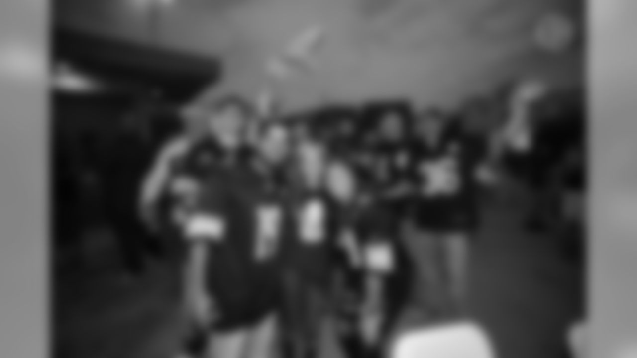 Steelers Nation Unite hosted a Road Warrior block party for fans at Harold's Cave Creek Corral in Cave Creek, AZ, which featured appearances by Steelers Legends Mel Blount, Merril Hoge and Santonio Holmes.