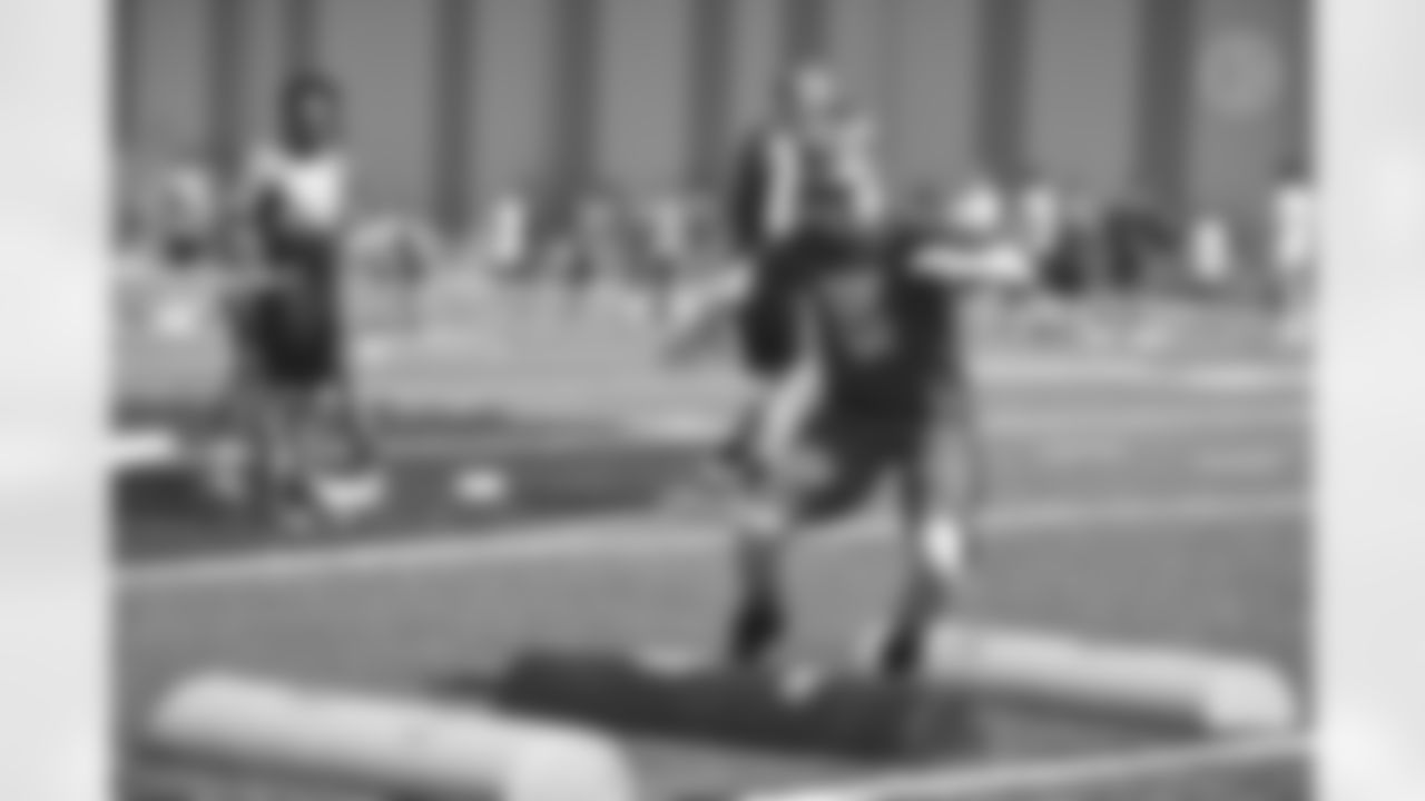 The Steelers host a 2021 Youth Football Camp at Highlands Sports Complex Monday, June 28, 2021 in Triadelphia, WV. (Caitlyn Epes / Pittsburgh Steelers)