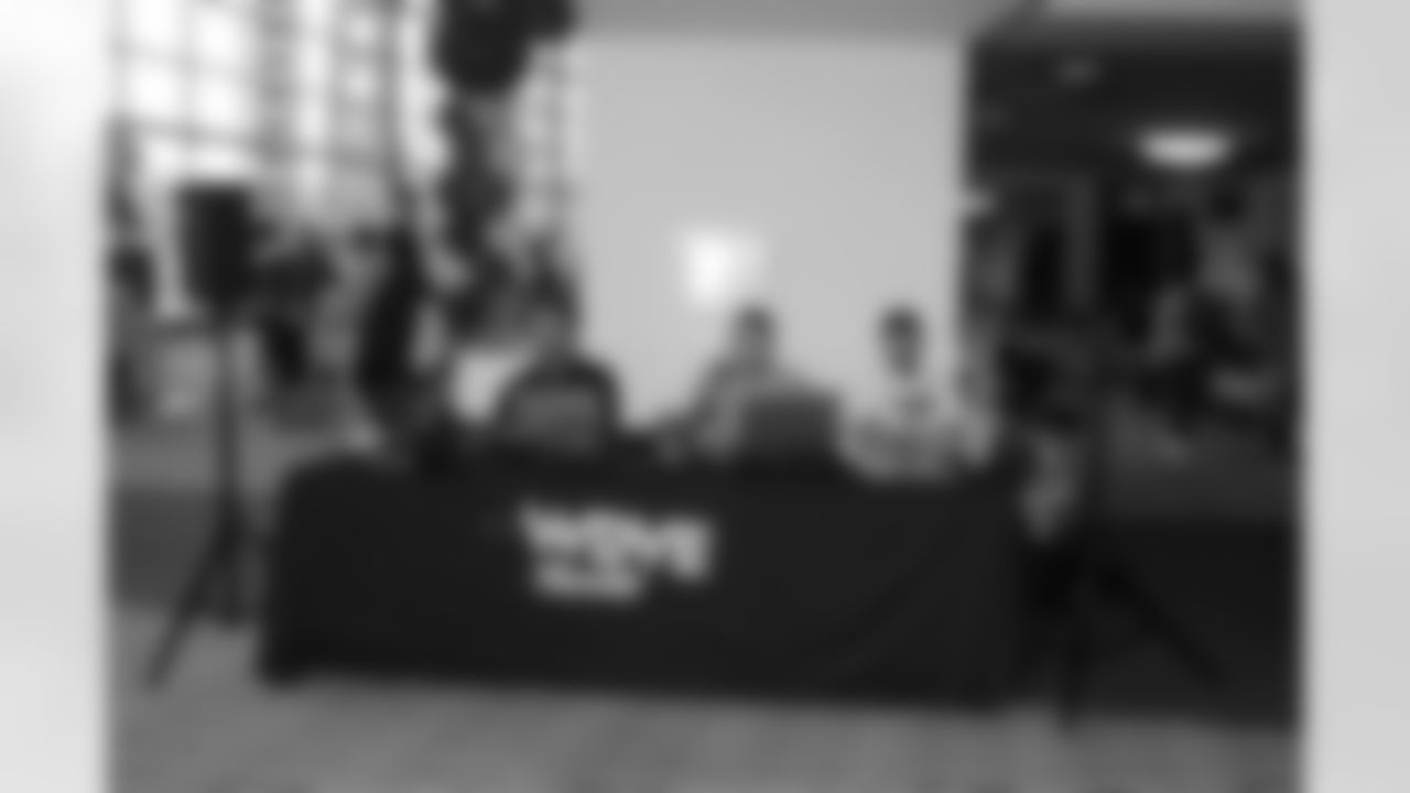08_DraftDay_HeinzField_dh_603