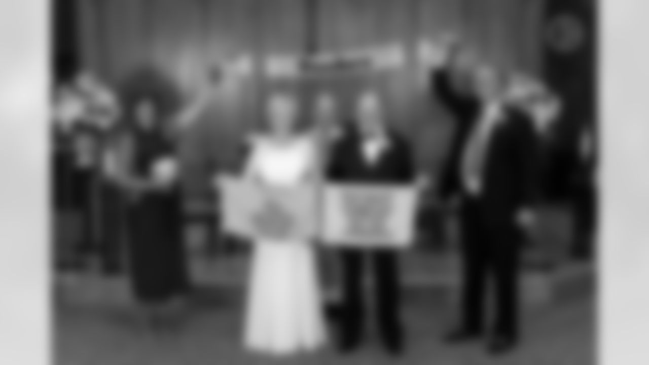 SNUTraditions_TerribleTowelTwirl_Nov222020419PM_Kmetyk_MaryAnn_97494590_Bittnerphotography602A3547c.jpg_97494590_Bittnerphotography602A3547c