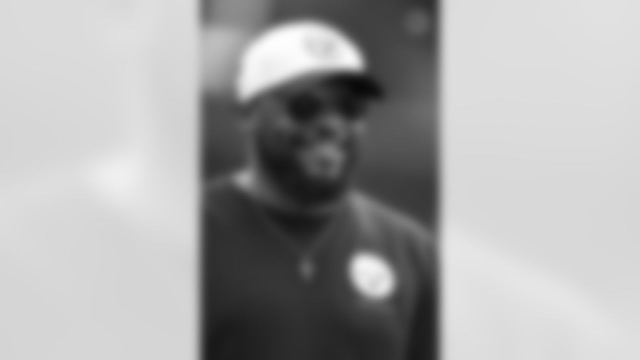 Pittsburgh Steelers Head Coach Mike Tomlin participates in the Organized Team Activities (OTAs), Wednesday June 9, 2021 at the UPMC Rooney Sports Complex. (Karl Roser / Pittsburgh Steelers)