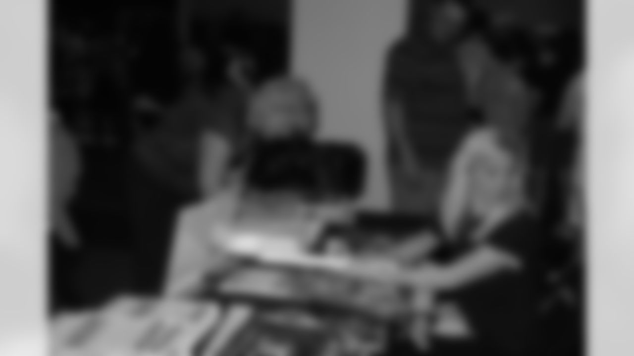 08_DraftDay_HeinzField_dh_218