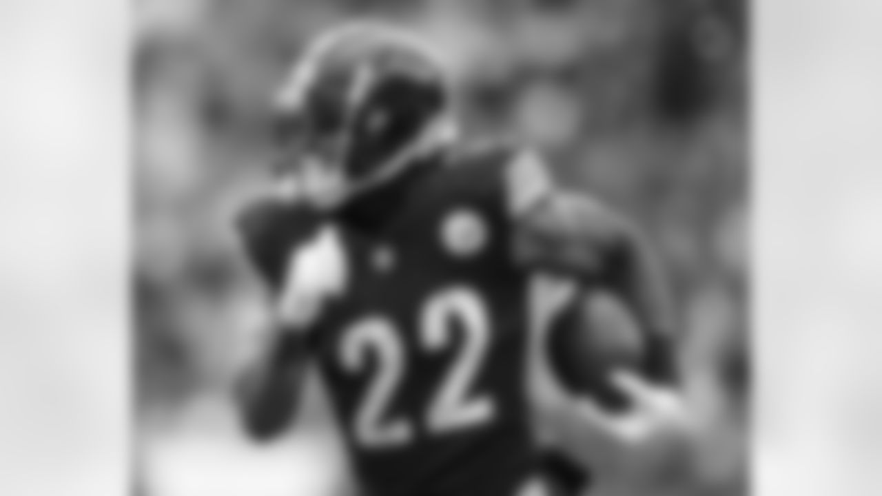 Pittsburgh Steelers running back Najee Harris (22) during a regular season game between the Pittsburgh Steelers and the New Orleans Saints, Sunday, Nov. 13, 2022 in Pittsburgh, PA. The Steelers defeated the Saints 20-10. (Abigail Dean / Pittsburgh Steelers)