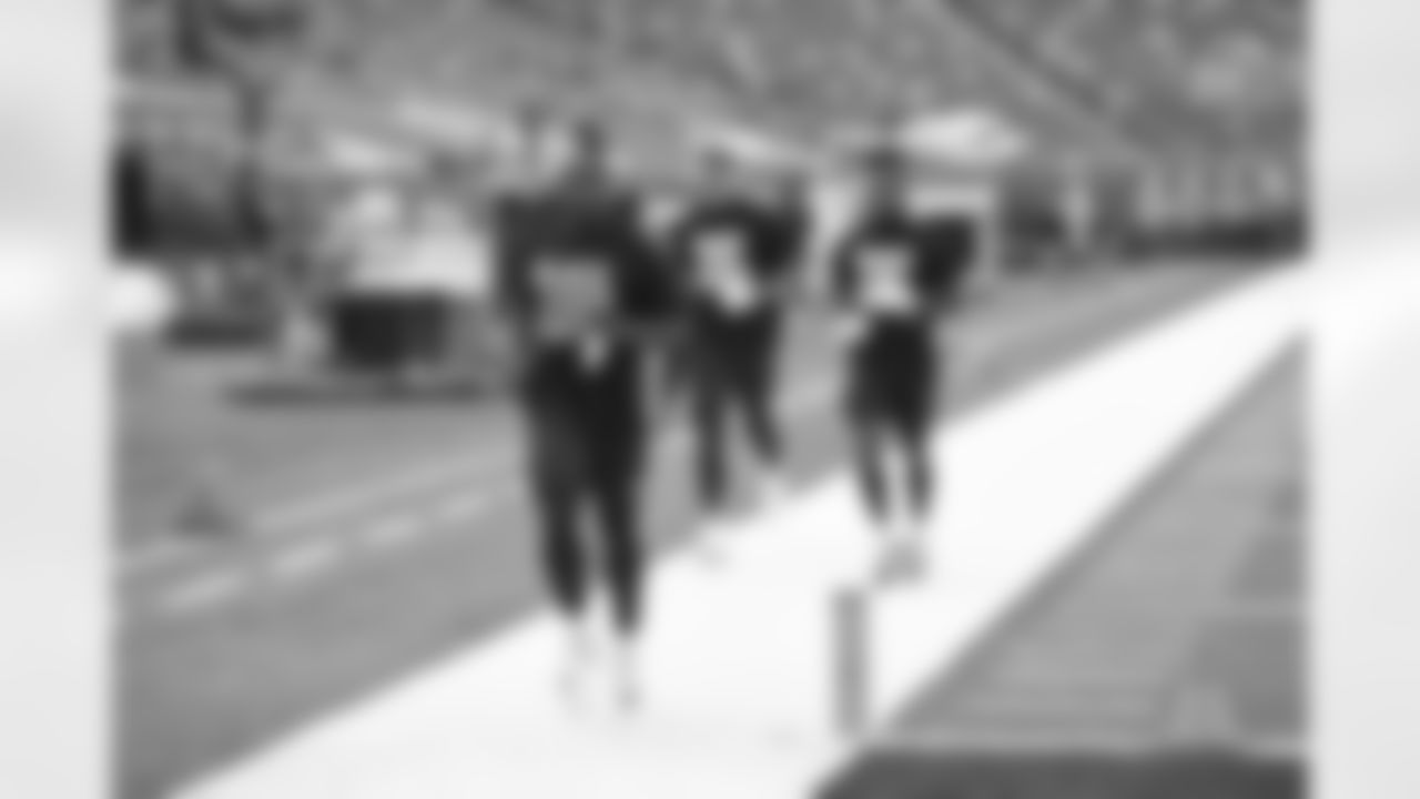 The Pittsburgh Steelers warm up before a regular season game between the Pittsburgh Steelers and the New York Giants, Monday, Sept. 14, 2020 in East Rutherford, NJ. (Karl Roser / Pittsburgh Steelers)