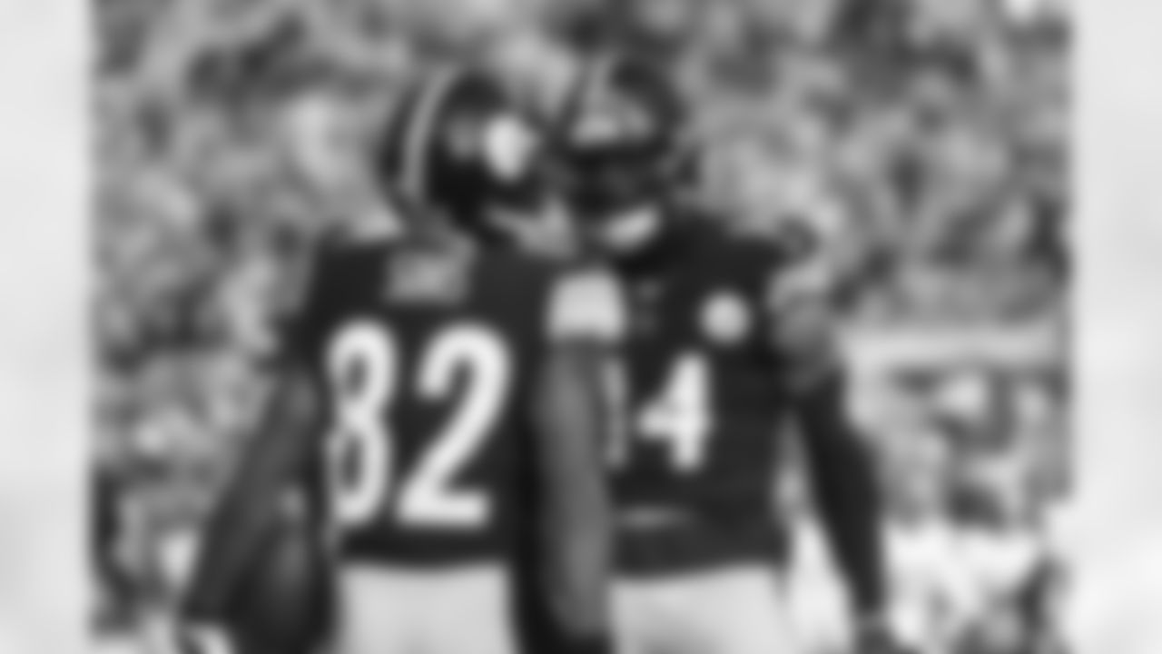 Pittsburgh Steelers wide receiver Steven Sims (82) and Pittsburgh Steelers wide receiver George Pickens (14) during a regular season game between the Pittsburgh Steelers and the Cleveland Browns, Sunday, Jan. 8, 2023 in Pittsburgh, PA. (Abigail / Pittsburgh Steelers)