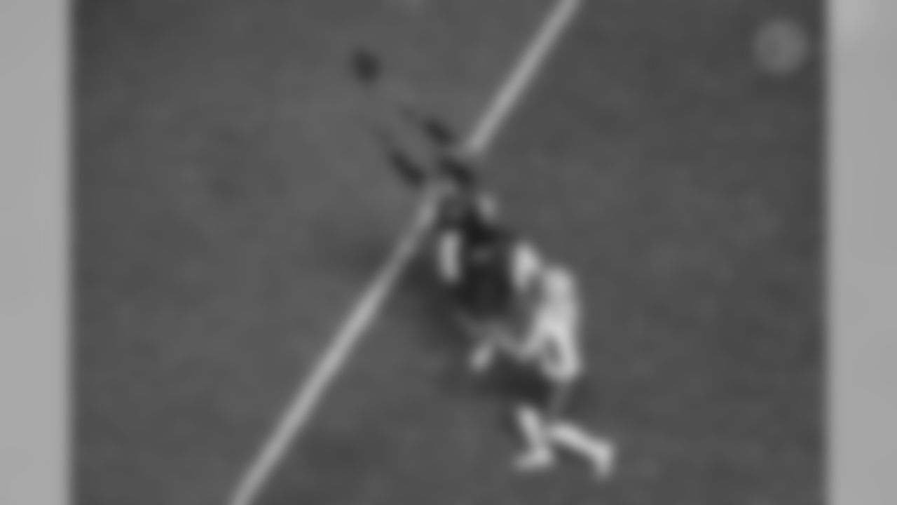 A 2018 Regular Season game between the Pittsburgh Steelers and the New England Patriots on December 16, 2018. The Steelers defeated the Patriots 17-10.