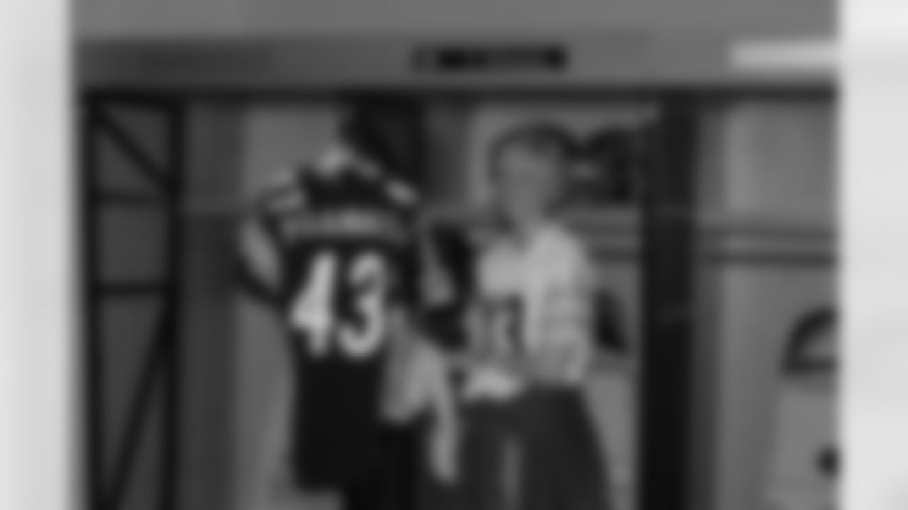 08_DraftDay_HeinzField_dh_447