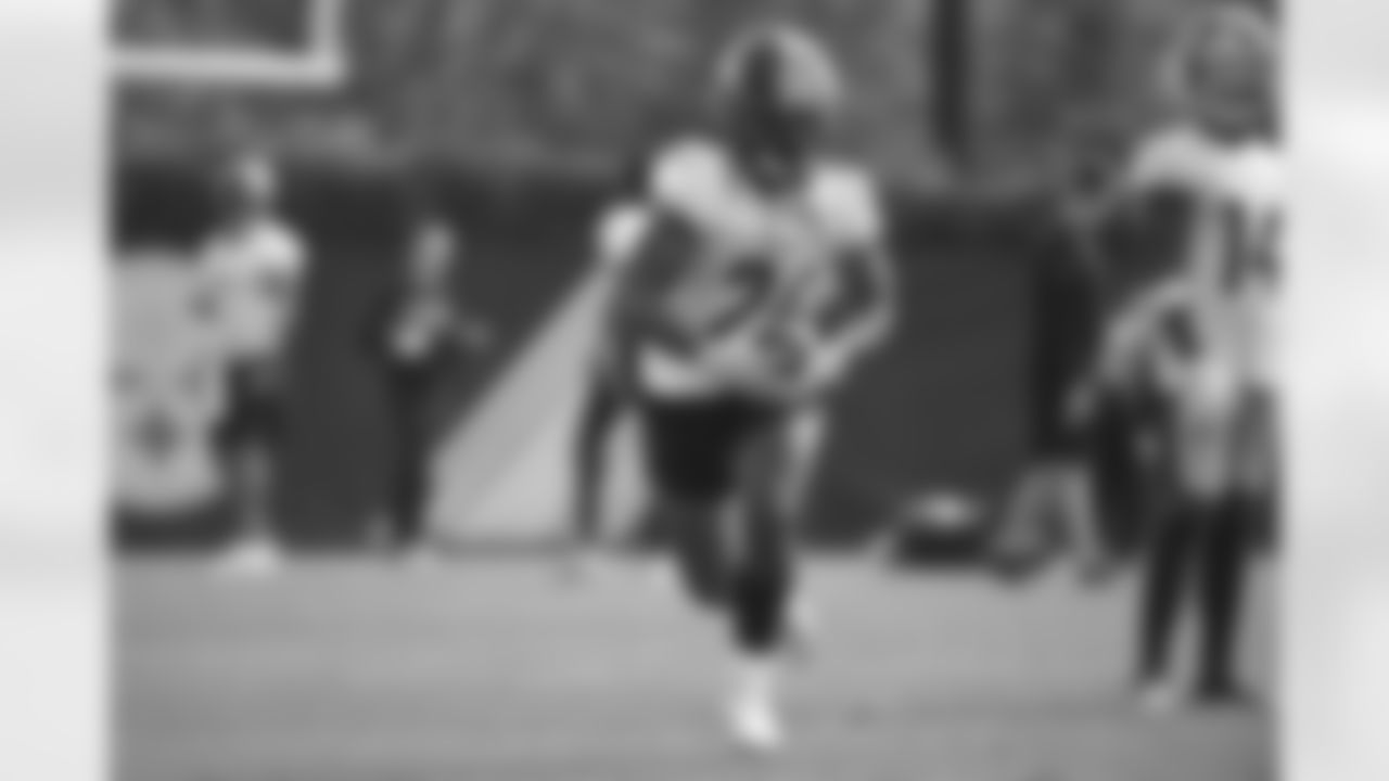 Pittsburgh Steelers running back Anthony McFarland Jr. (26) during practice at the UPMC Rooney Sports Complex preparing for a Week 5 matchup against the Denver Broncos, Friday, Oct. 8, 2021 in Pittsburgh, PA. (Caitlyn Epes / Pittsburgh Steelers)