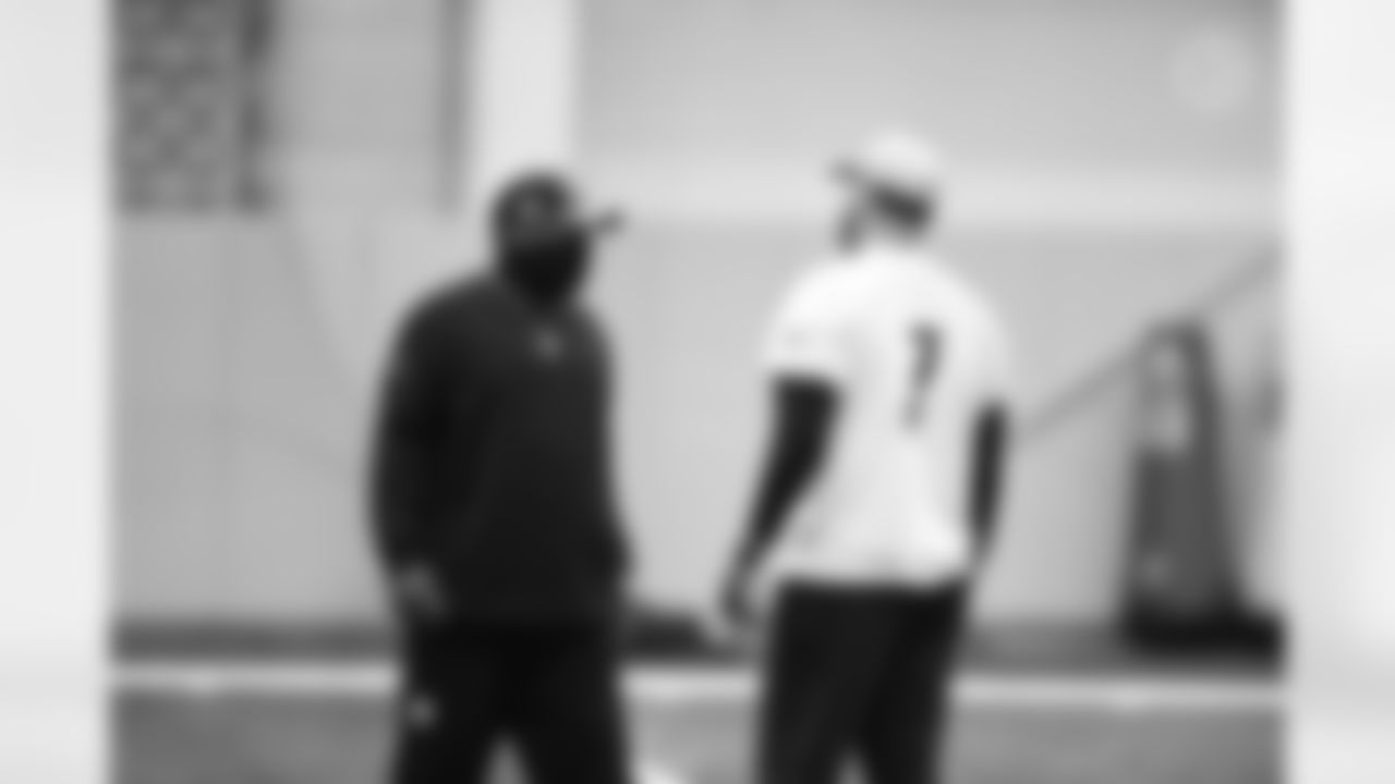Pittsburgh Steelers Head Coach Mike Tomlin and Pittsburgh Steelers quarterback Ben Roethlisberger (7) during practice at the UPMC Rooney Sports Complex preparing for a Week 17 matchup against the Cleveland Browns, Saturday, Jan. 1, 2022 in Pittsburgh, PA. (Karl Roser / Pittsburgh Steelers)