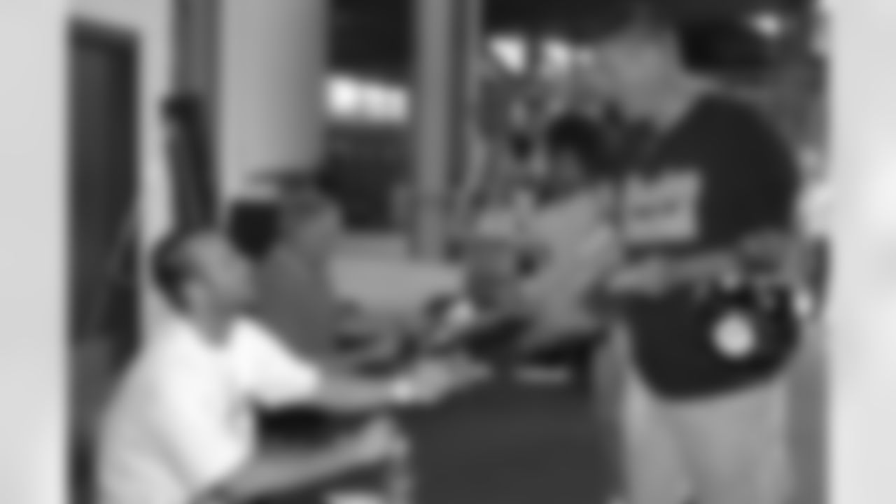 08_DraftDay_HeinzField_dh_313