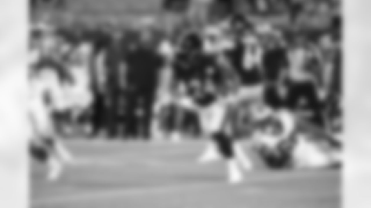 Pittsburgh Steelers running back Benny Snell Jr. (24) during a preseason game between the Pittsburgh Steelers and the Carolina Panthers, Friday, Aug. 27, 2021 in Charlotte, NC. (Jaylynn Nash / Pittsburgh Steelers)