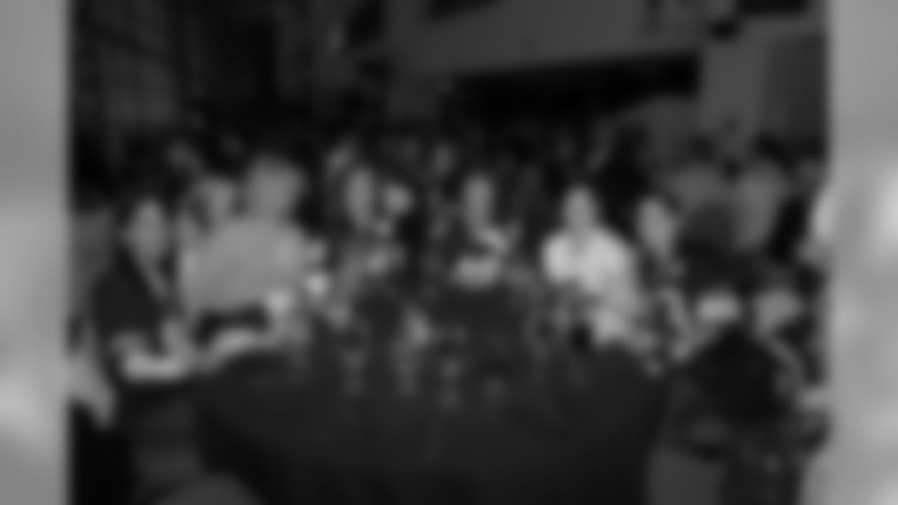 09_Ladies_Night_Out