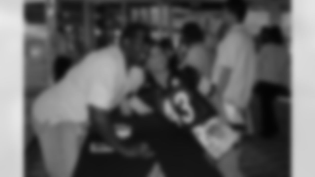 08_DraftDay_HeinzField_dh_589