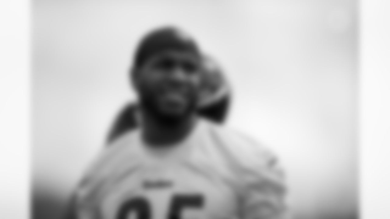 Pittsburgh Steelers tight end Eric Ebron (85) practices at the UPMC Rooney Sports Complex preparing for a Week 4 matchup against the Tennessee Titans, Wednesday, Sept. 30, 2020 in Pittsburgh, PA. (Karl Roser / Pittsburgh Steelers)