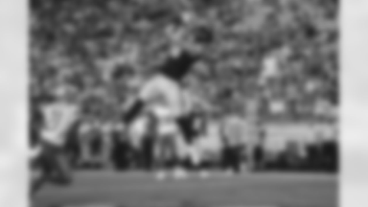 Pittsburgh Steelers tight end Pat Freiermuth (88)