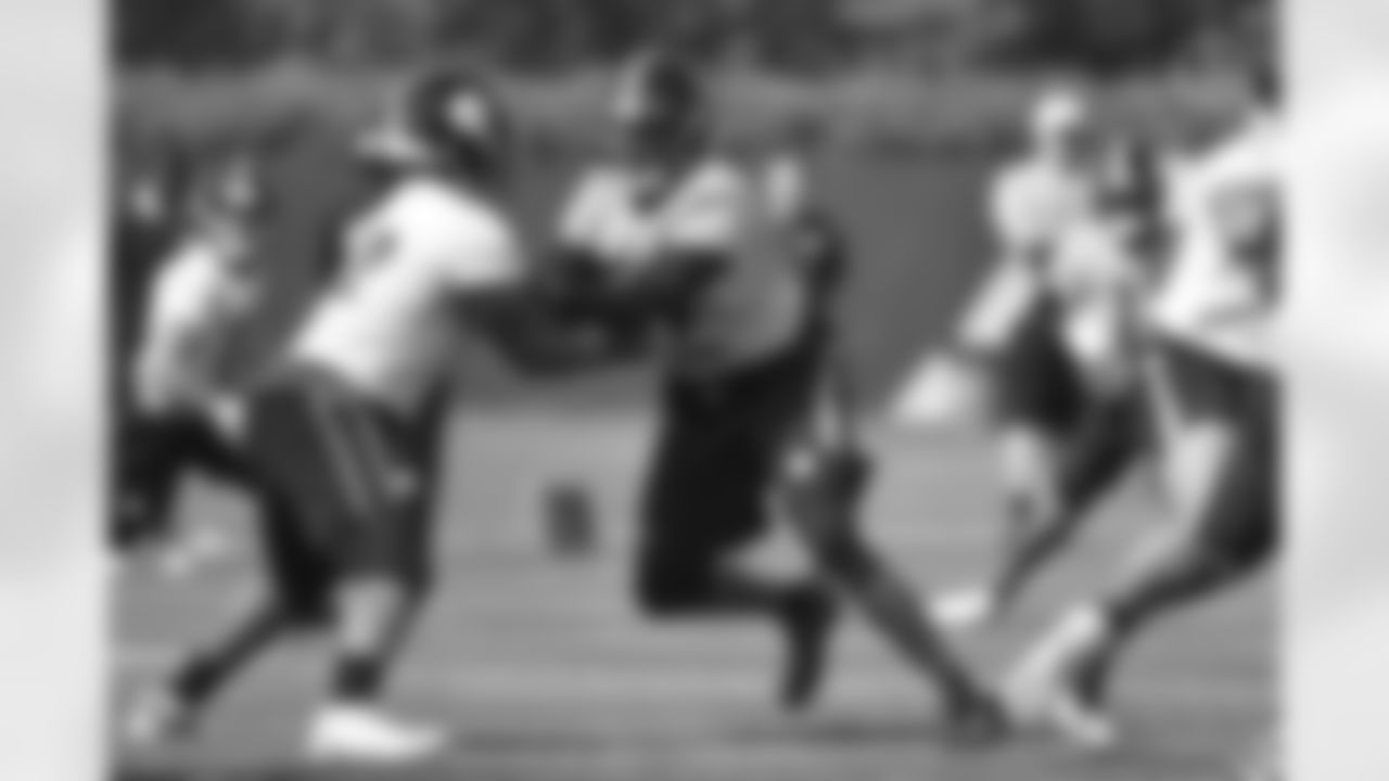 Pittsburgh Steelers defensive end Calvin Taylor (67) practices at the UPMC Rooney Sports Complex during rookie minicamp, Friday, May 14, 2021 in Pittsburgh, PA. (Caitlyn Epes / Pittsburgh Steelers)
