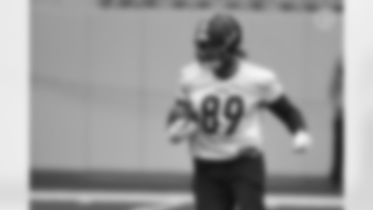 Pittsburgh Steelers tight end Vance McDonald (89) practices at the UPMC Rooney Sports Complex preparing for a Week 8 matchup against the Baltimore Ravens, Thursday, Oct. 29, 2020 in Pittsburgh, PA. (Karl Roser / Pittsburgh Steelers)