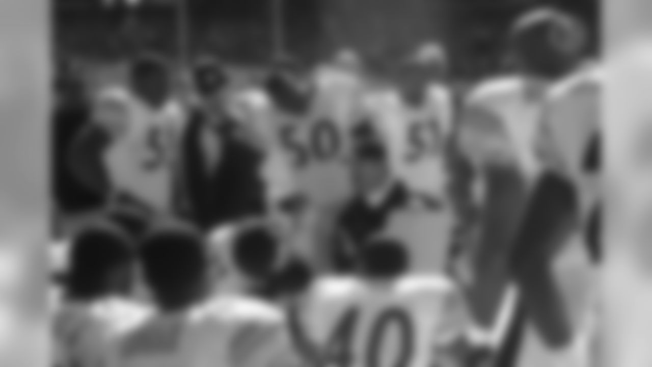 Cowher talks to def