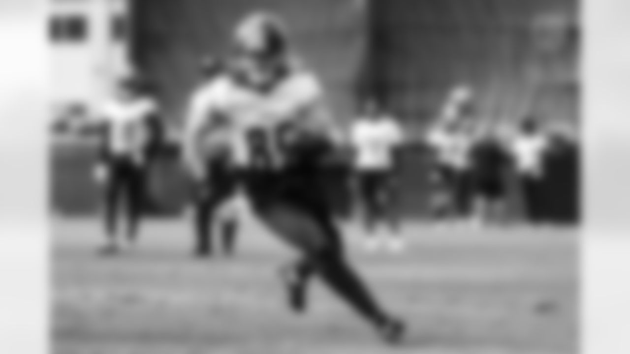 during practice at the UPMC Rooney Sports Complex preparing for a Week 4 matchup against the New York Jets, Friday, Sept. 30, 2022 in Pittsburgh, PA. (Abigail Dean / Pittsburgh Steelers)