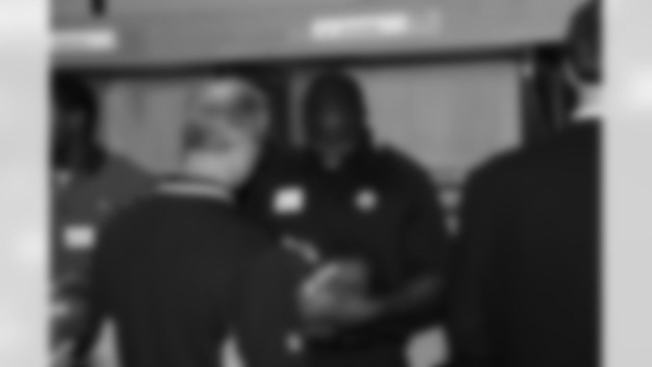 2010_steelers_rookie_lunch_002