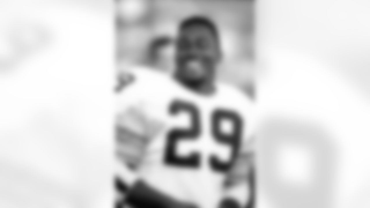 1990 Barry Foster: A wishbone-formation fullback at Arkansas, Foster got his chance to be the feature back in 1992 when Bill Cowher was hired to replace Chuck Noll. In that season, Foster led the NFL with 390 carries, and he used those to gain a franchise record 1,690 yards to go along with 11 touchdowns. In his four other seasons with the Steelers 1990, 1991, 1993, 1994 Foster rushed for a combined 2,253 yards to finish with 3,943.