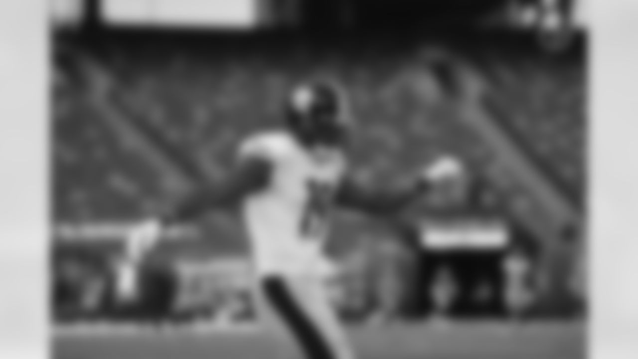 Pittsburgh Steelers wide receiver JuJu Smith-Schuster (19) warms up before a regular season game between the Pittsburgh Steelers and the New York Giants, Monday, Sept. 14, 2020 in East Rutherford, NJ. (Karl Roser / Pittsburgh Steelers)