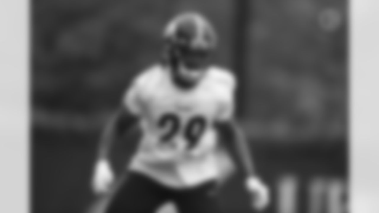 Pittsburgh Steelers running back Kalen Ballage (29) participates in the Organized Team Activities (OTAs), Wednesday June 2, 2021 at the UPMC Rooney Sports Complex. (Karl Roser / Pittsburgh Steelers)