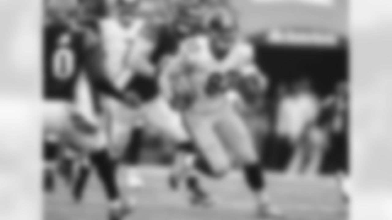 2005 HEATH MILLER: The best tight end in franchise history, Miller has handled all facets of his position like few others in the NFL through his 11-year career. Miller started 167 of his 168 career regular-season games and registered 6,569 receiving yards and 45 touchdowns on 592 receptions. In 15 career postseason games, Miller tallied 49 catches, 587 yards and four touchdowns. Voted to the Pro Bowl twice. Two Super Bowl rings.